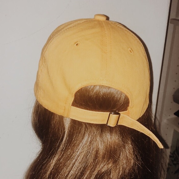 ‘1976 YELLOW’ CAP - Picture 1 of 2